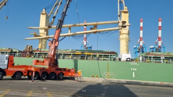 Ship's crane dissmental and lifting